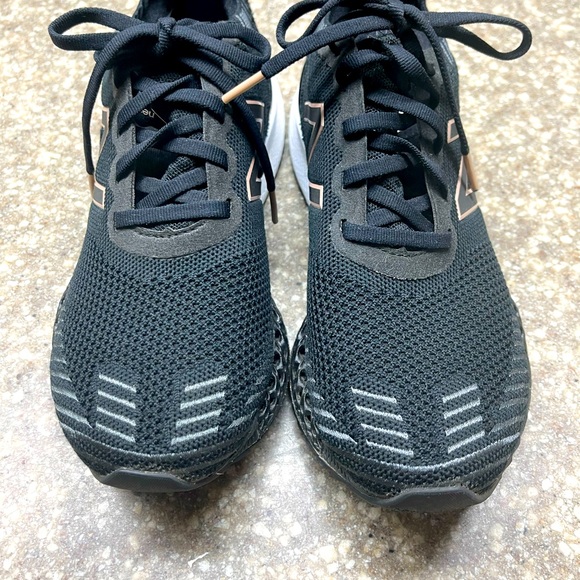 New Balance FuelCell Echo Black 7.5 running shoe. - Picture 2 of 6